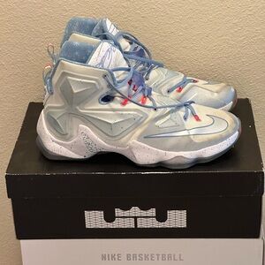 Used - LeBron 13 Christmas edition Size 11 M